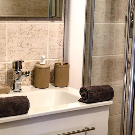 Vittoria House - Tulip And Tulip *