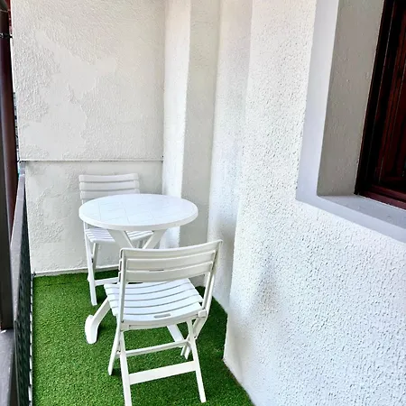 Vittoria House - Tulip And Tulip