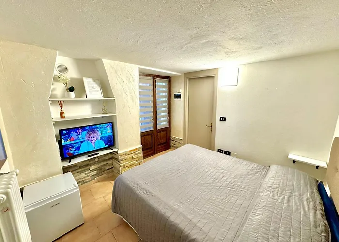 Vittoria House - Tulip And Tulip